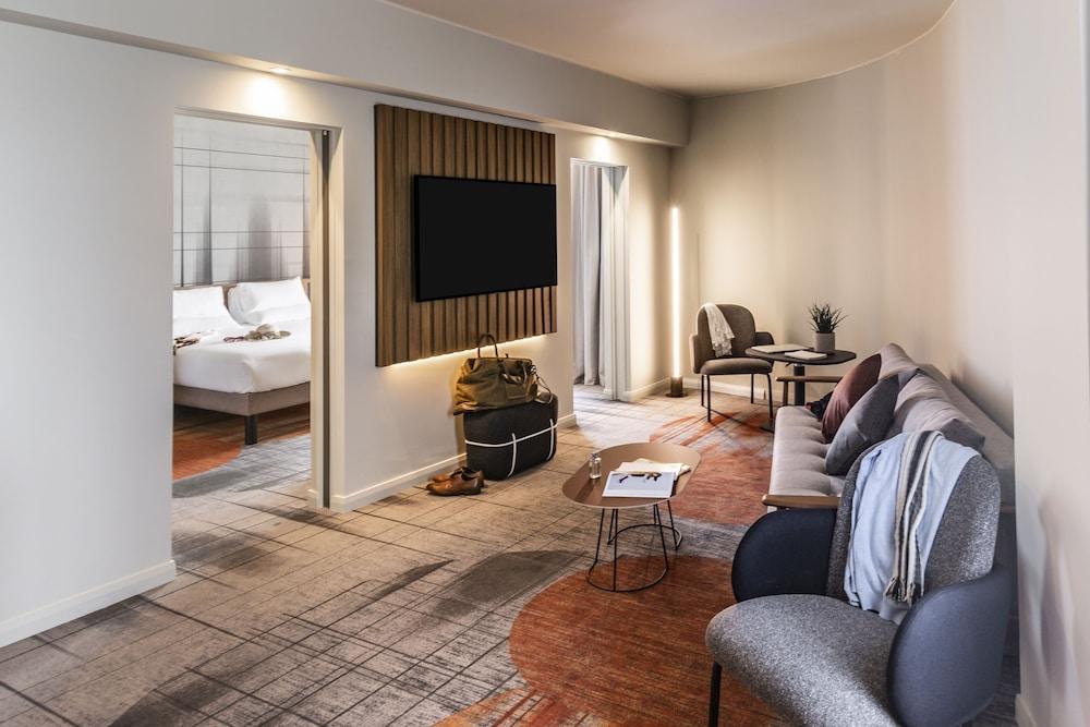 Novotel North Hotel 4*